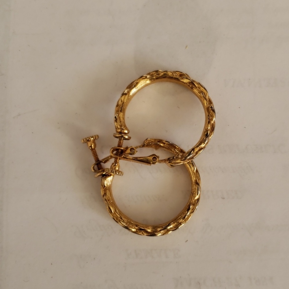 Vintage gold color earing
